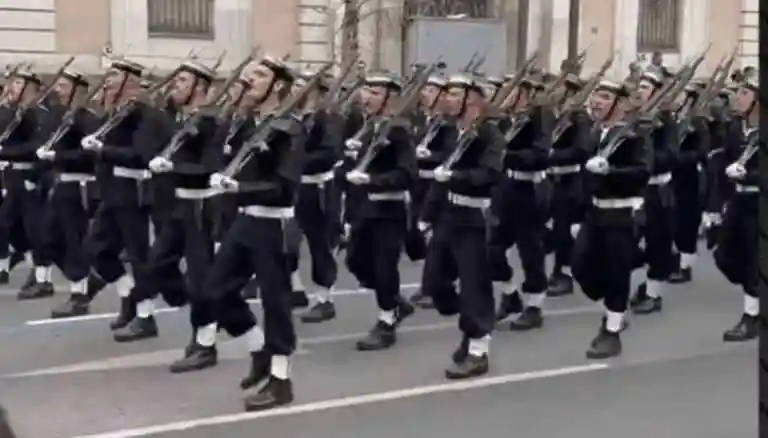 Κάτω τα χέρια